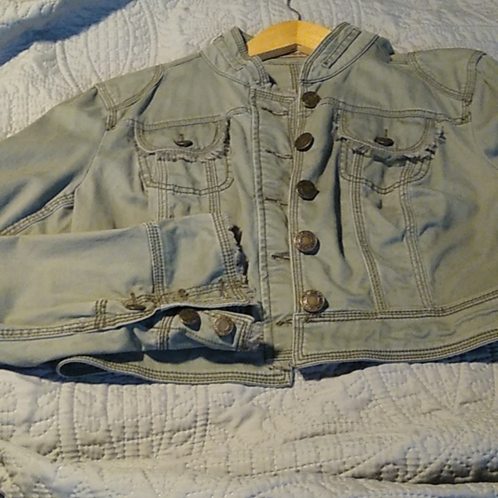 Cropped jean jacket, very soft and stylish.